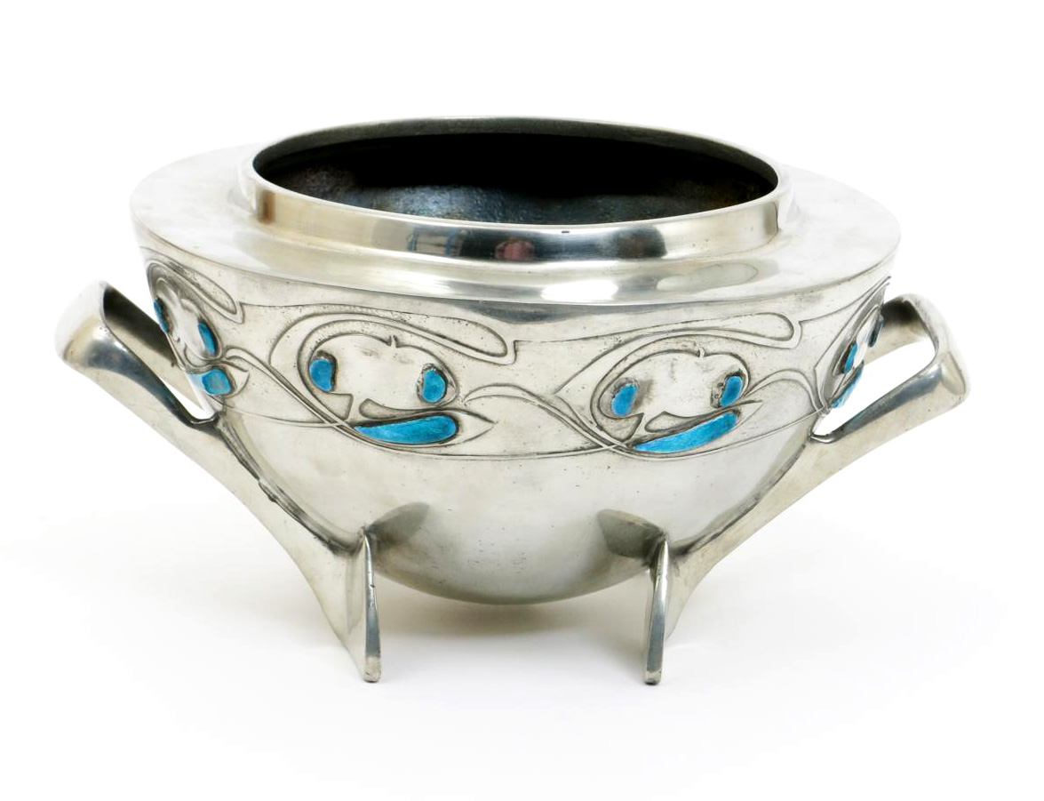 Liberty & Co Tudric Bowl Deisgned By Archibald Knox Sold For £800